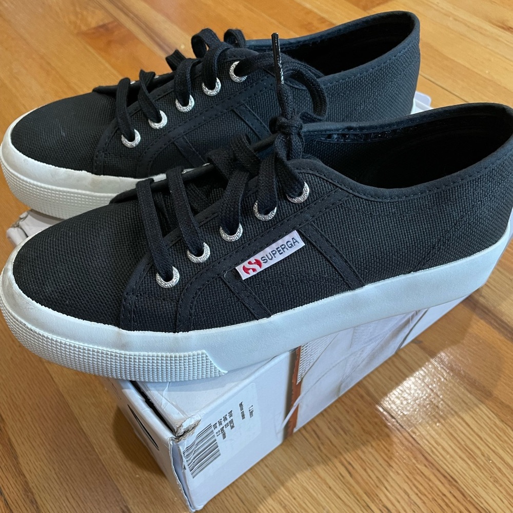 Superga sneakers size 7